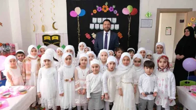 Mehmet Aydın Kur’ân Kursu'nda 4-6 yaş grubundaki çocuklar tekne orucu