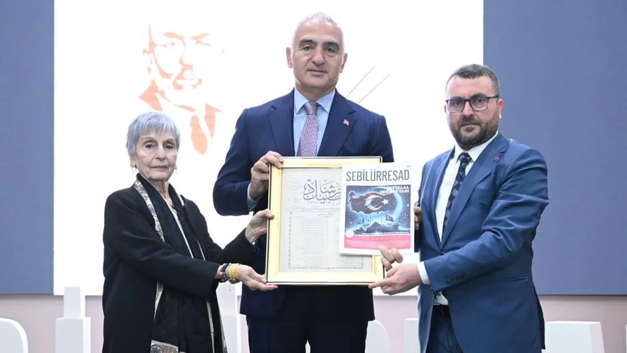 İstiklal Marşı’nın kabulünün 104. yılı dolayısıyla düzenlenen anma programına katılan