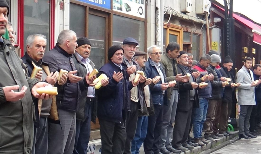 Bolu'nun Mudurnu ilçesinde, 7 asırdır süregelen esnaf duası geleneği, Cuma