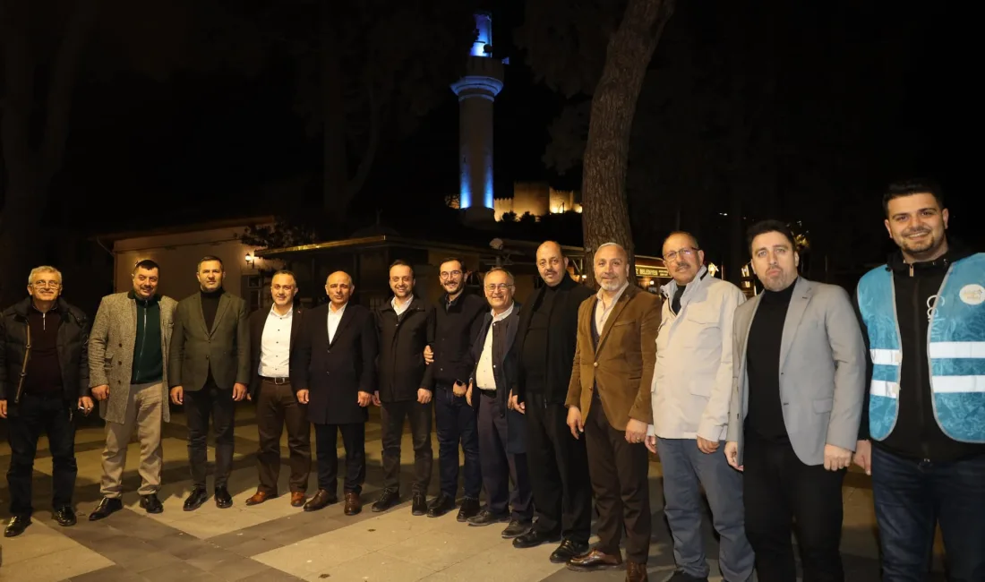 Başkan Söğüt, teravih namazı sonrasında gittiği noktalarda bulunan Körfez Bayburtlular