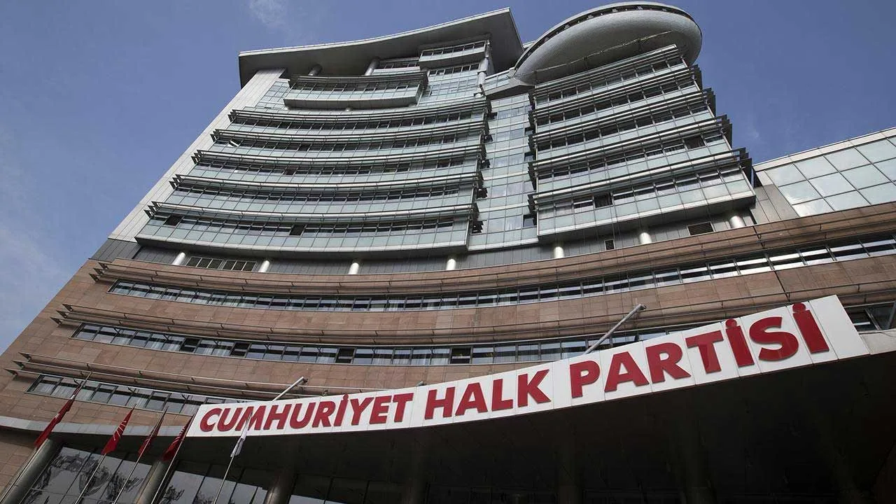 Cumhuriyet Halk Partisi (CHP) Genel Başkanı Özgür Özel, partisinin 6