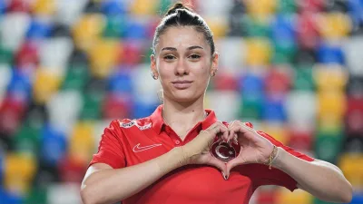 Türkiye’nin özel milli sporcusu Aysel Önder, Finlandiya’nın Espoo kentinde düzenlenen