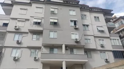 Alanya'da 6 katlı binanın 4. katından düşen Fatma S. ağır