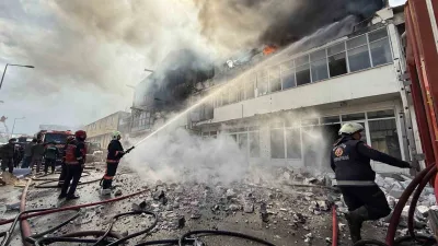 Sakarya'da ASEM Mobilyacılar Çarşısı'ndaki bir imalathanede çıkan yangında 5 bölüm