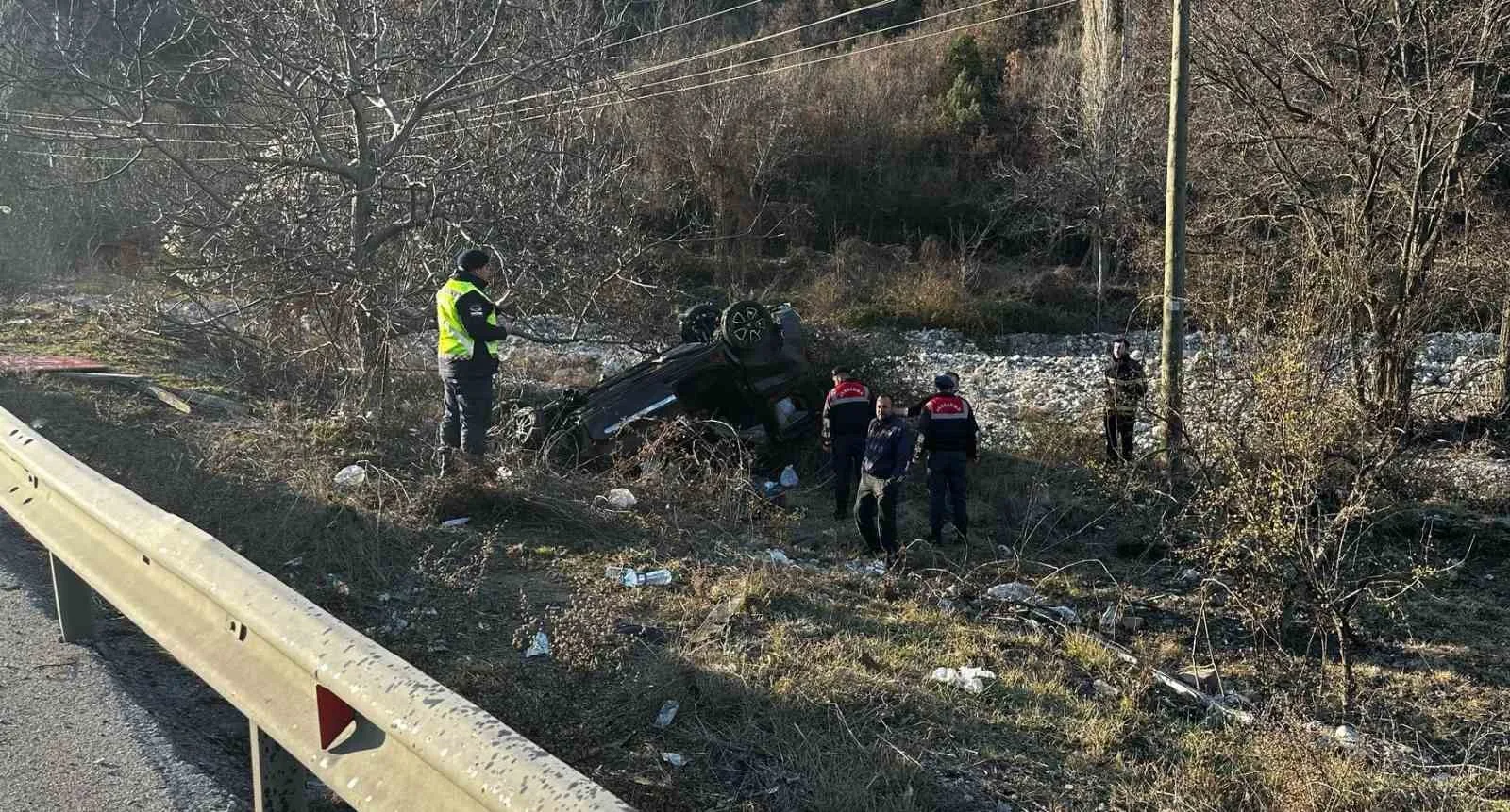 Amasya'nın Gümüşhacıköy ilçesinde hafif ticari aracın devrilmesi sonucu bir kişi