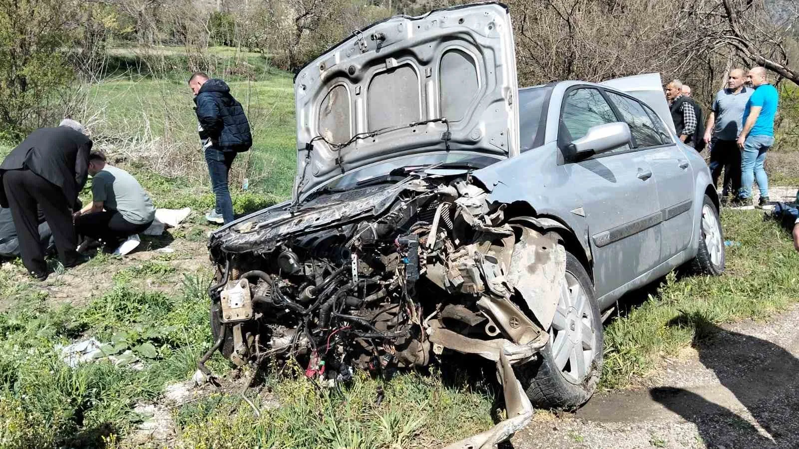 Amasya'da meydana gelen trafik kazasında Erkan G. yönetimindeki otomobil bariyerlere