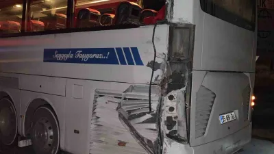 Samsunspor taraftarlarını taşıyan otobüs, arızalandıktan sonra bir kamyonun çarpması sonucu