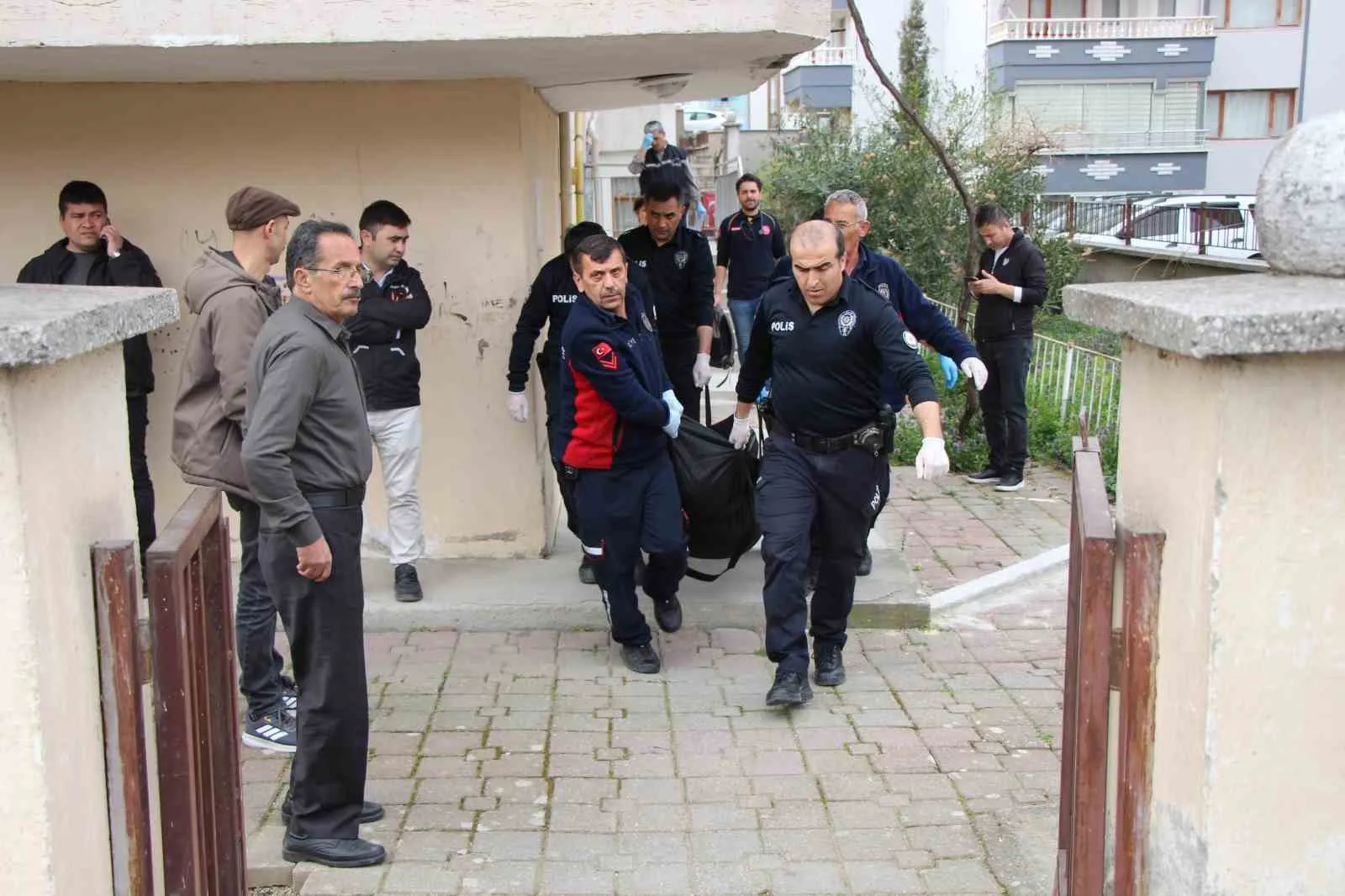 Amasya'da sulama birliği başkanı olarak görev yapan ziraat mühendisi, evinde