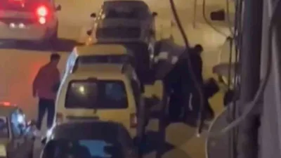 Bursa'da çıkan sözlü tartışma bir anda kavgaya dönüşürken tarafların yakınları