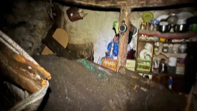 Ardahan'ın Tunçoluk köyünde toprak damlı evin çökmesi sonucu yaralanan 81