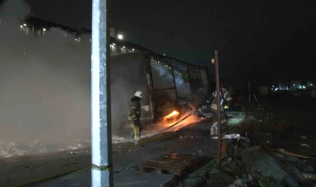 Arnavutköy'de gece saatlerinde park halindeki bir tırda çıkan yangın diğer