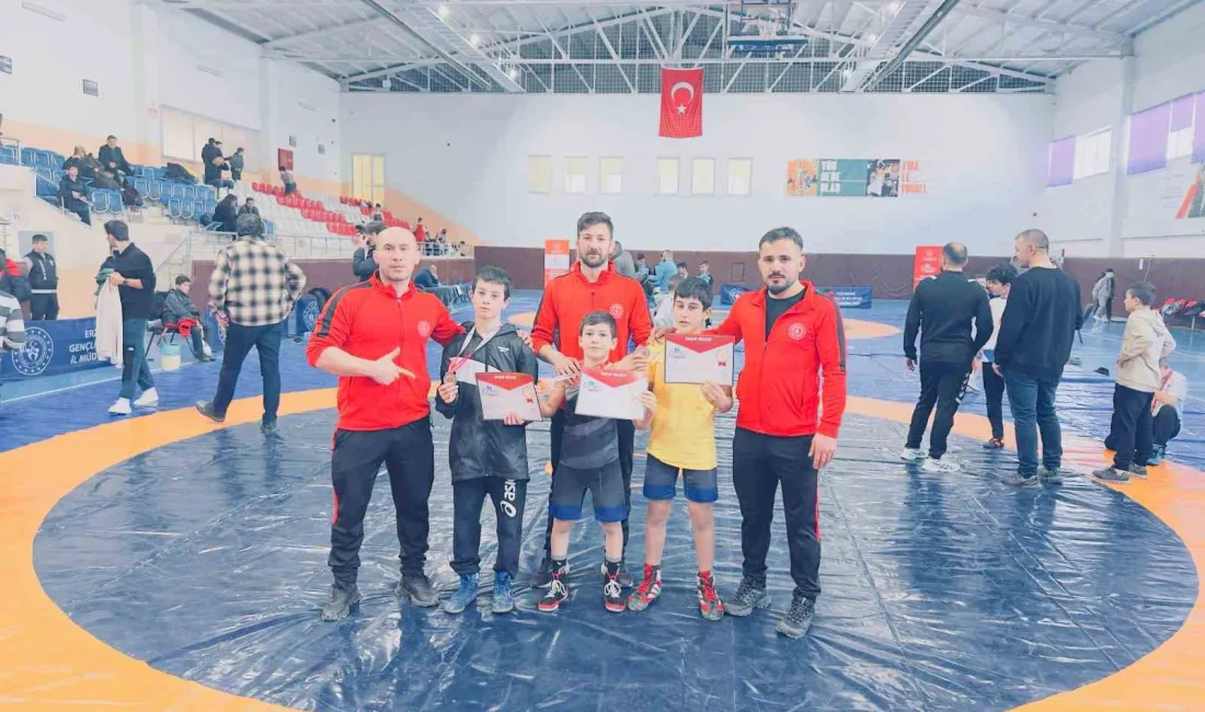 Erzurum'da düzenlenen Okullar arası Yıldızlar Güreş Grup Birinciliği'nde Aile ve