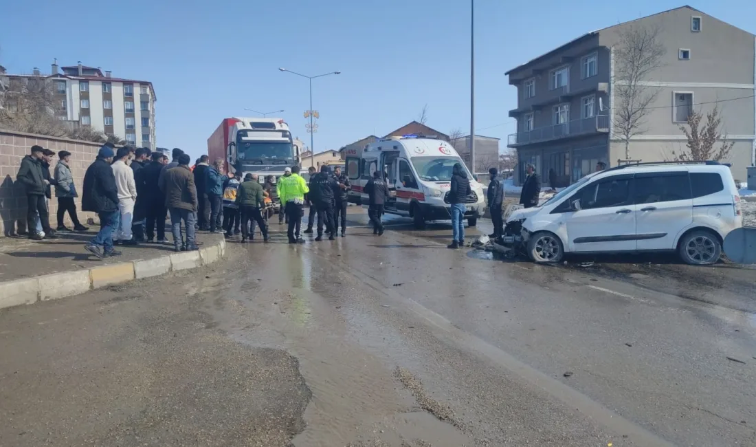 Erzurum Aşkale'de trafik kazası: Erzincan - Erzurum istikametindeki 2 aracın