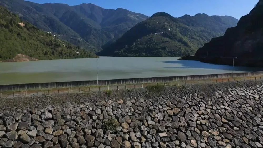 Trabzon'daki Atasu Barajı, son dönemde karların erimesi ve yağmurlarla yüzde