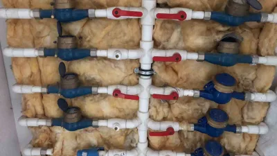 Bayburt Aydıntepe'de yaşanan aşırı soğuklar nedeniyle su sayaçları donarak patlıyor.