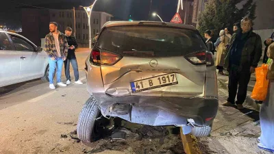 Kocaeli’de park halindeki araçlara çarparak yaralanan 15 yaşındaki çocuk hastaneye