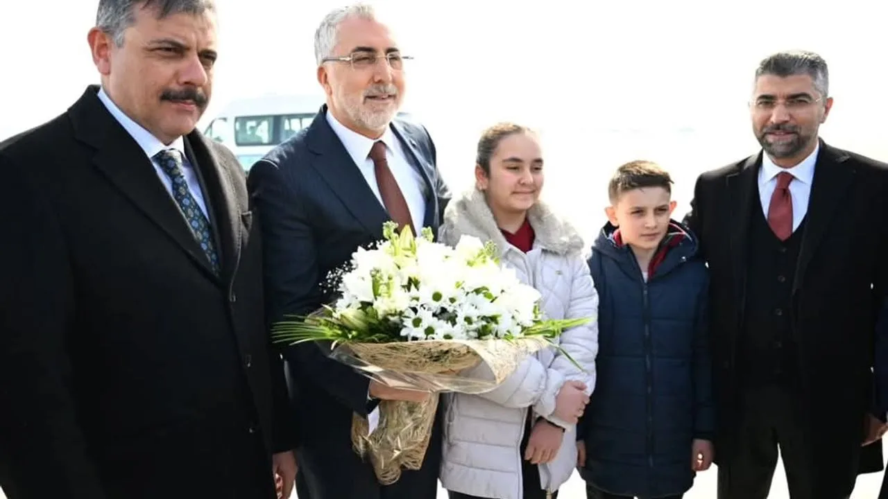 Çalışma ve Sosyal Güvenlik Bakanı Vedat Işıkhan bir dizi temas