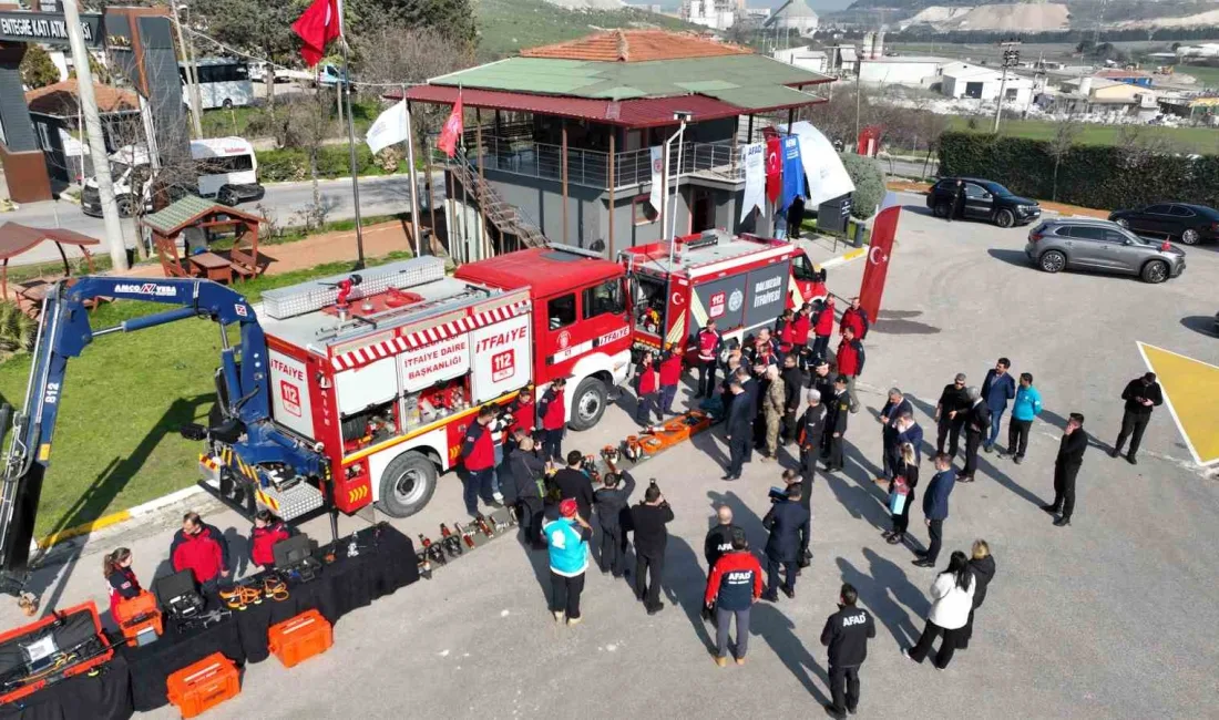 Balıkesir Büyükşehir Belediye Başkanı Ahmet Akın ve Vali İsmail Ustaoğlu,