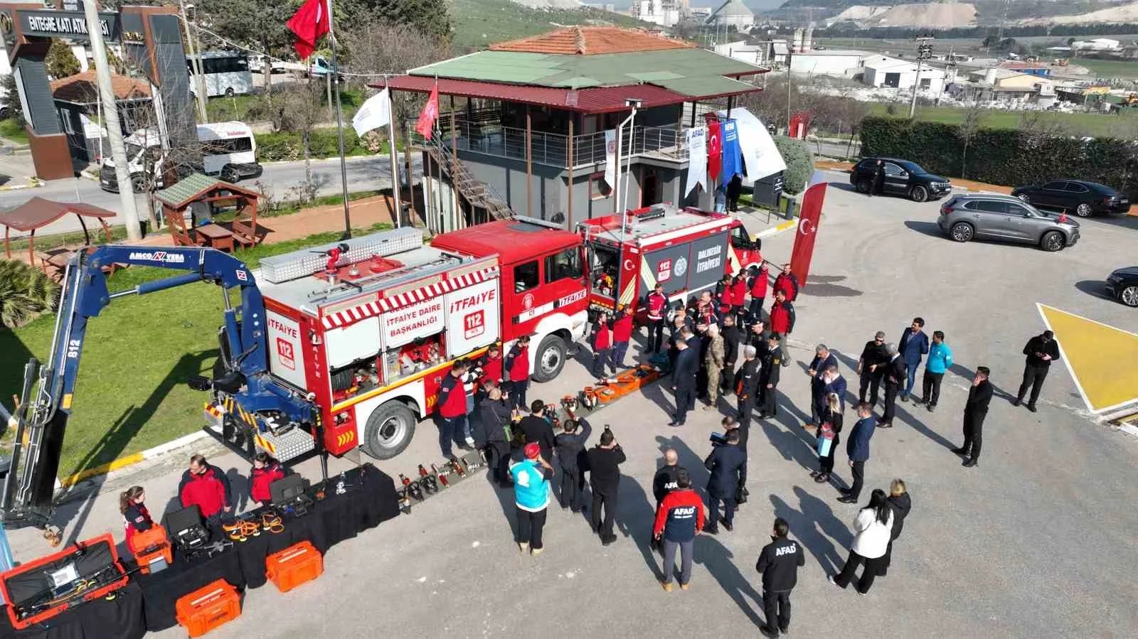 Balıkesir Büyükşehir Belediye Başkanı Ahmet Akın ve Vali İsmail Ustaoğlu,