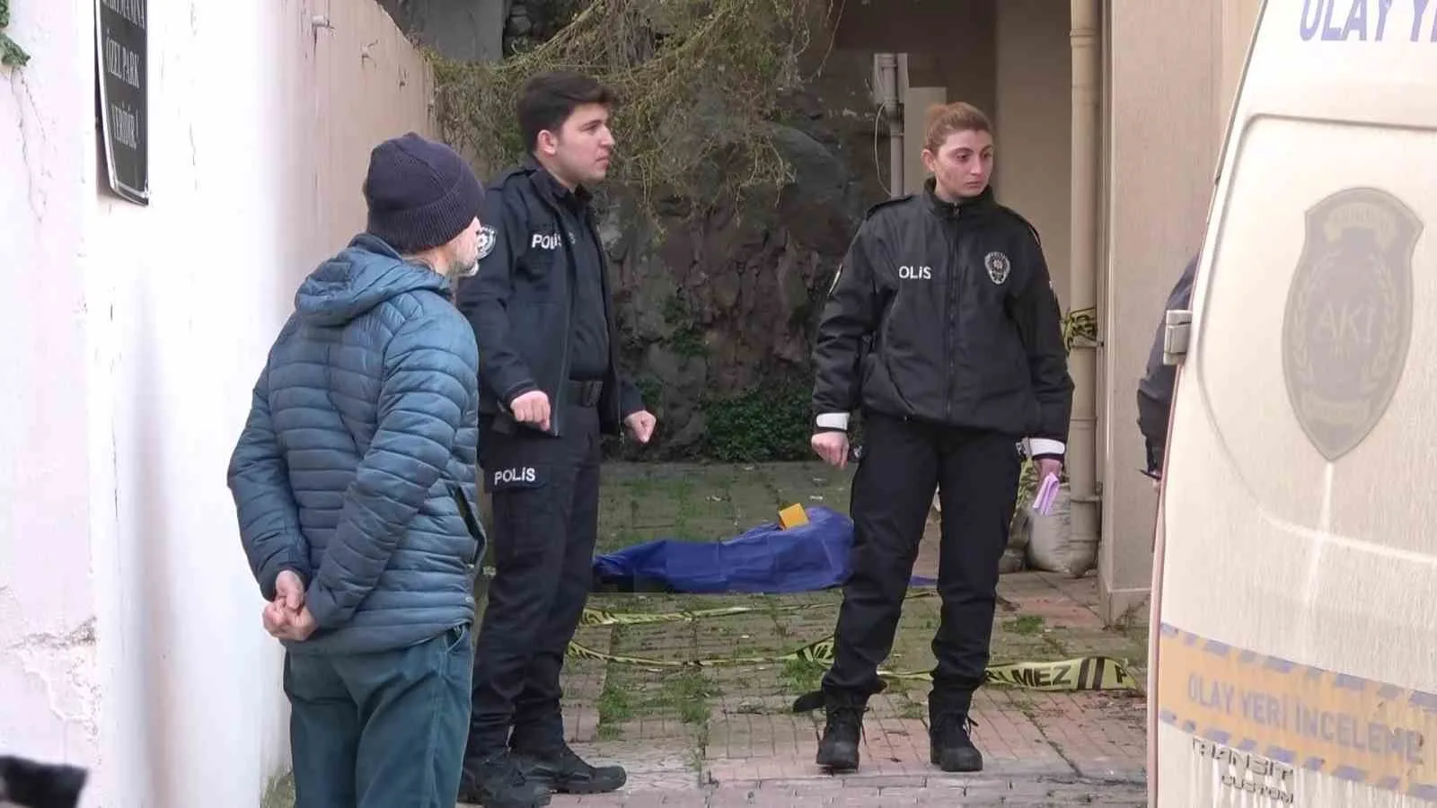 İzmit'te 7 katlı apartmanın 6. katındaki balkondan düşen Zülfü Demir