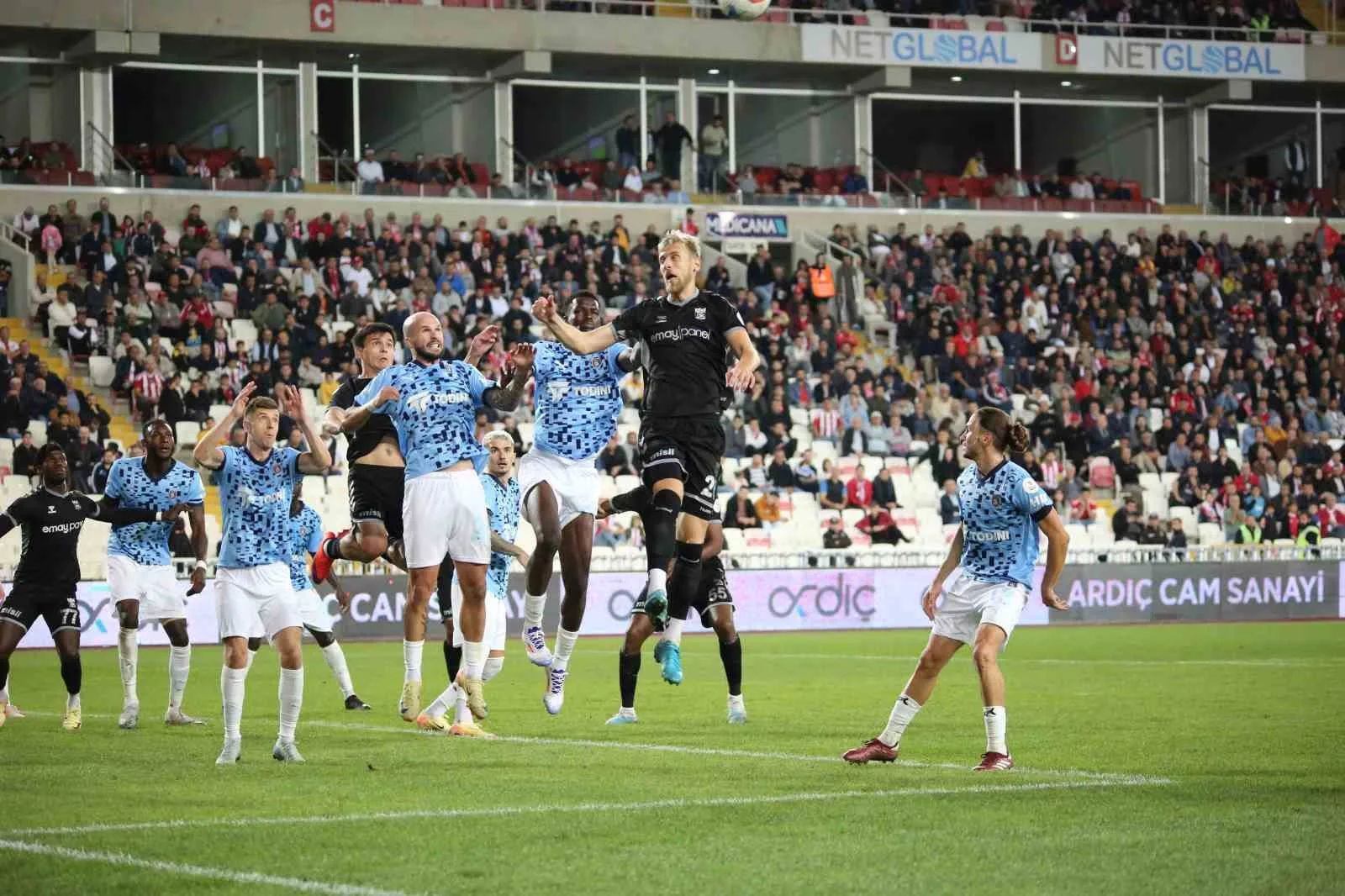 Trendyol Süper Lig'in 26. haftasında Başakşehir-Sivasspor maçının Video Yardımcı Hakemi