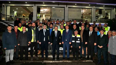 Trabzon Büyükşehir Belediye Başkanı Ahmet Metin Genç, karla mücadelede görev