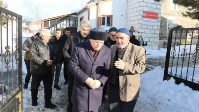 Erzurum Büyükşehir Belediye Başkanı Mehmet Sekmen, Yunusemre Mahallesi sakinleriyle bir
