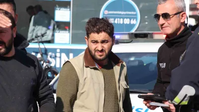 Sakarya'nın Akyazı ilçesinde polis ekipleri trafik denetimi yaptı. Yabancı uyruklu