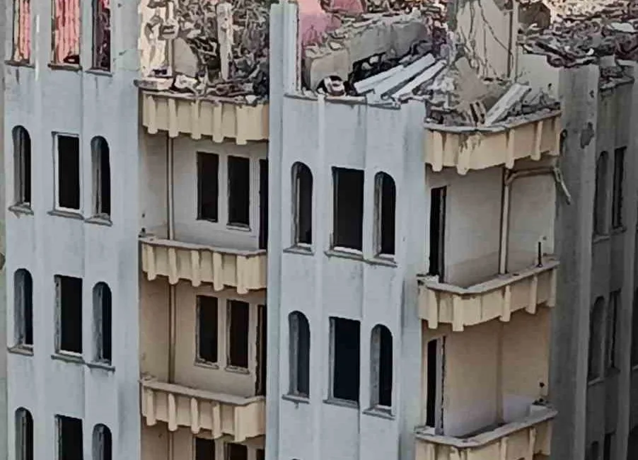 Batman'da AFAD il binasının ağır hasar görmesinin ardından Kahramanmaraş merkezli