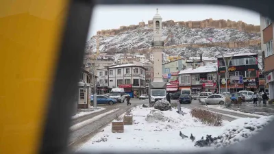 Bayburt'ta kar yağışı etkili oldu. Adem Daştan dondurucu soğuklara rağmen