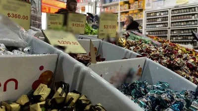 Bayram öncesi çikolata ve şekerler tezgahlardaki yerini aldı. Fiyatlar 125-700