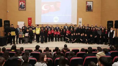Çanakkale Zaferi’nin 110. yıl dönümü Bayburt'ta coşkuyla kutlandı. Programda öğrenciler