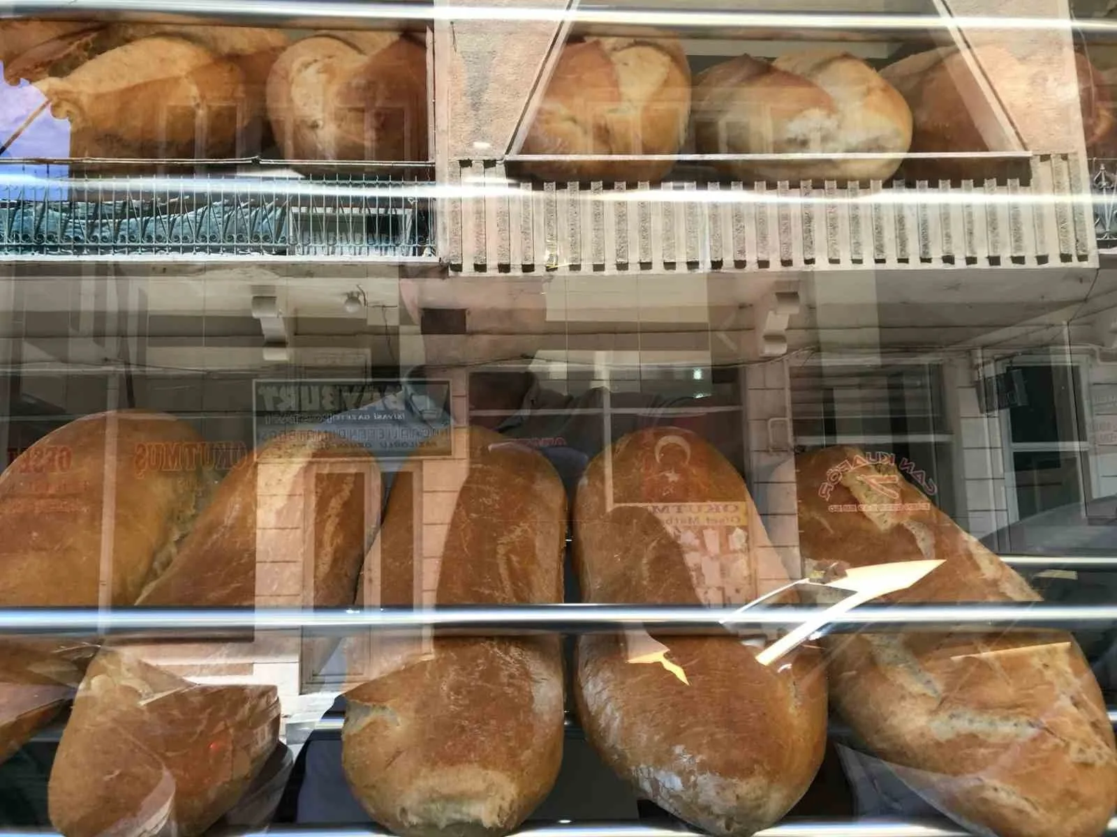 Bayburt'ta ekmeğin fiyatına yapılan zam sonrası gramajı düşürülerek 7 ay