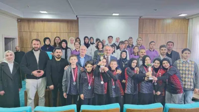 Bayburt İl Müftülüğü, ortaokul öğrencileri arasında düzenlediği ezbere şiir okuma