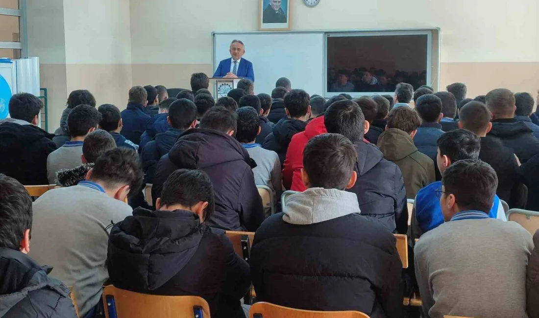 Bayburt İl Müftülüğü, lise öğrencilerine yönelik düzenlediği söyleşi programında öğrencilerle