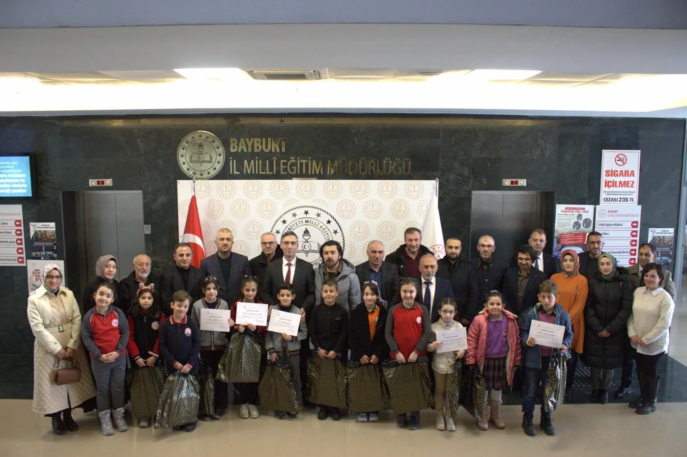 Bayburt'ta ilkokul öğrencileri, 'Minik Eller Tasarlıyor' projesiyle müzik aletleri tasarlayarak