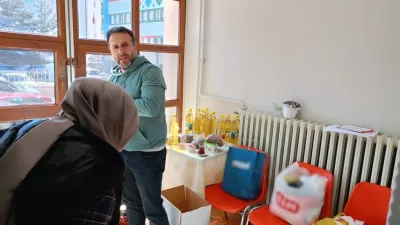 Bayburt'taki ortaokulda öğretmen ve öğrencilerin destekleriyle hazırlanan Ramazan kolileri ihtiyaç