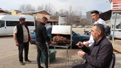 Erzurum'un Oltu ilçesinde bayram sabahı geleneksel kahvaltı yerine Oltu Cağ