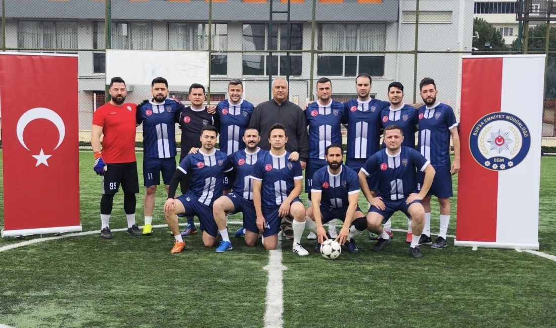 Bilecik İl Emniyet Müdürlüğü Futbol Takımı, Bursa’daki turnuvada şampiyon oldu. Bilecik İl Emniyet Müdürlüğü Futbol Takımı, Bursa'da düzenlenen Halı Saha