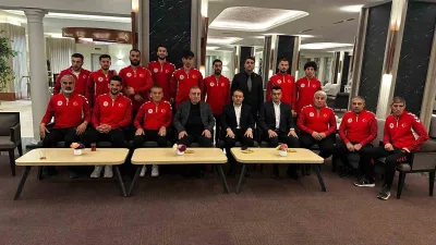 Palandöken'de kamp yapan Boks Milli Takımı, protokol üyeleri tarafından ziyaret