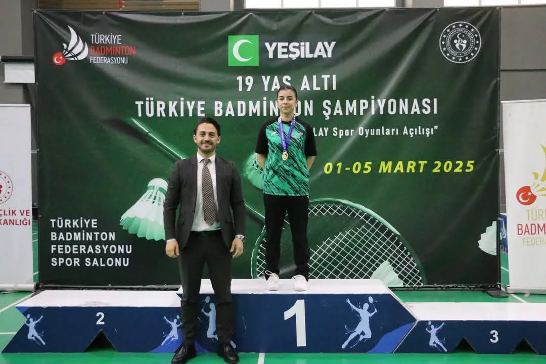 Erzincanlı milli sporcu Cemile Bennu Burat, Yeşilay 19 Yaş Altı