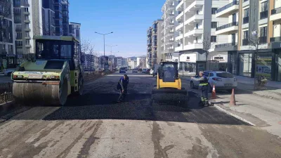Erzurum Büyükşehir Belediyesi, şiddetli kış koşullarına rağmen asfalt sezonunu erken
