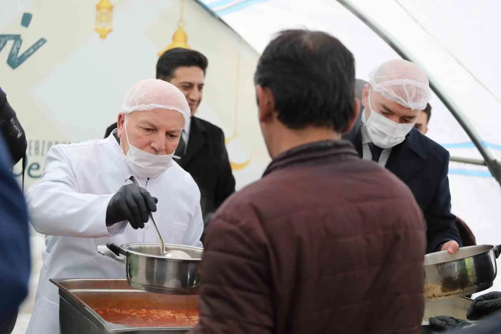 Erzurum Büyükşehir Belediye Başkanı Mehmet Sekmen, Ramazan Ayı'nda 5 bin