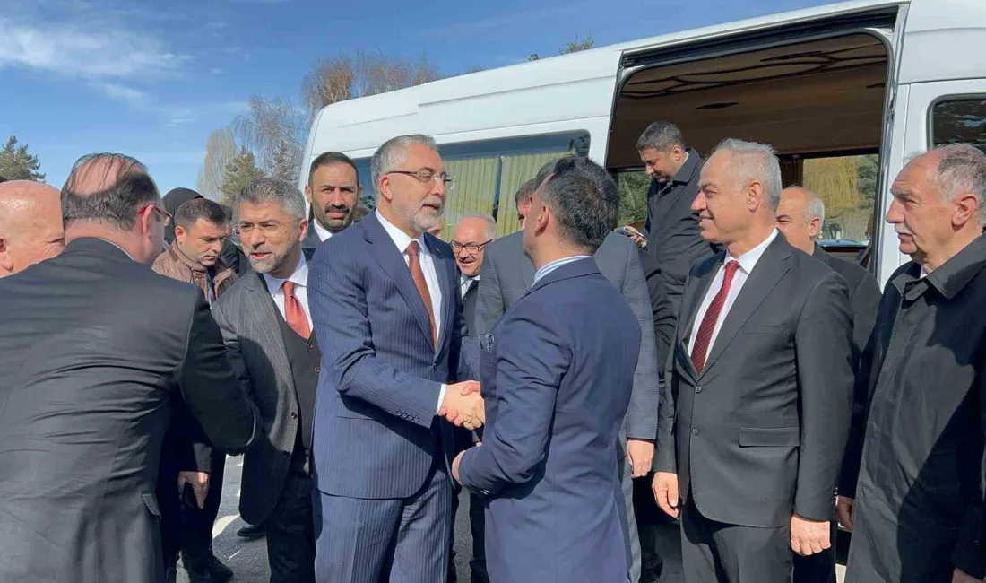 Çalışma ve Sosyal Güvenlik Bakanı Prof. Dr. Vedat Işıkhan, kadın