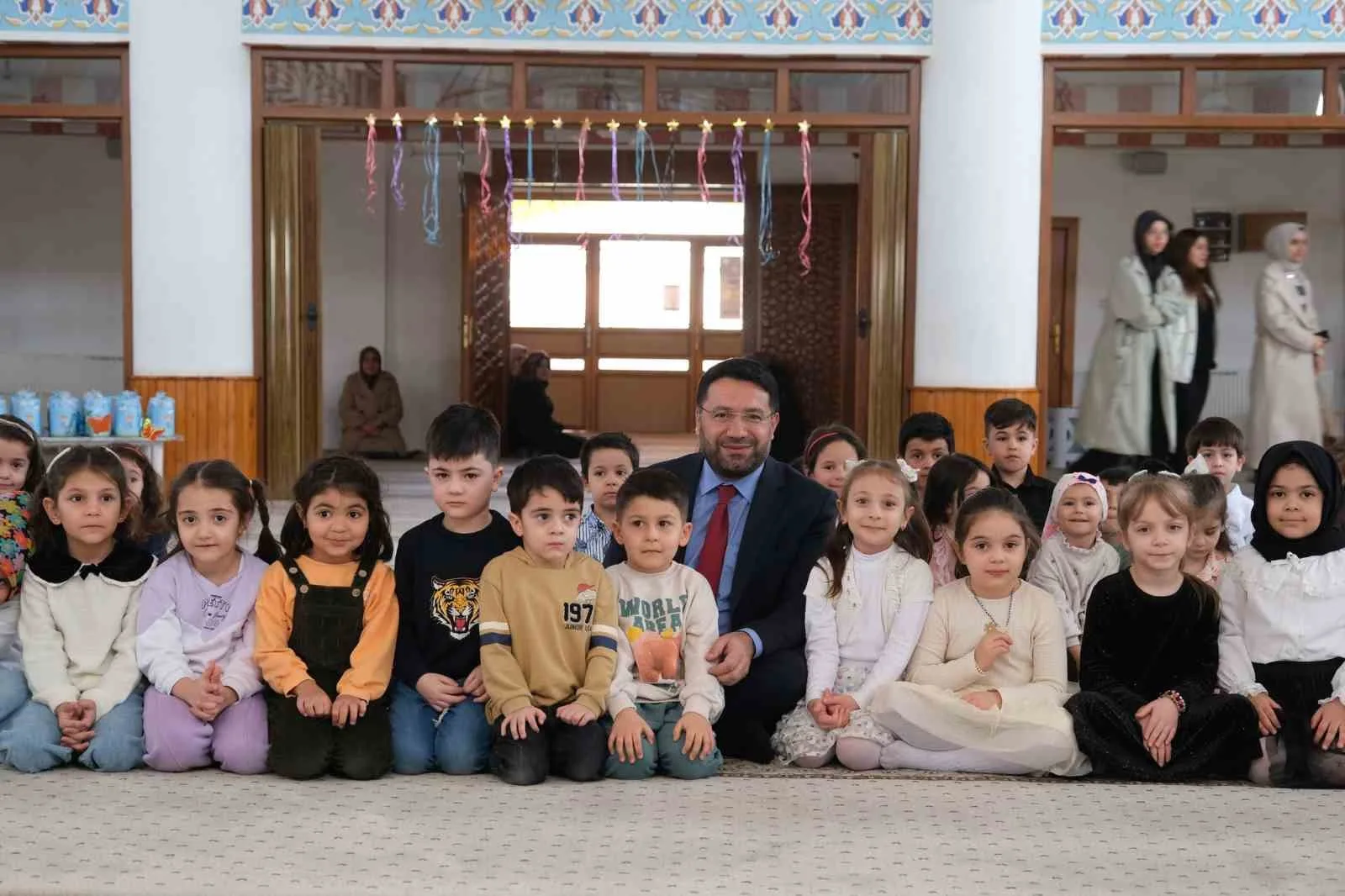 Erzincan'da düzenlenen "Cami-Çocuk Buluşması" etkinliğinde minikler, ilahi ve oyunlarla keyifli