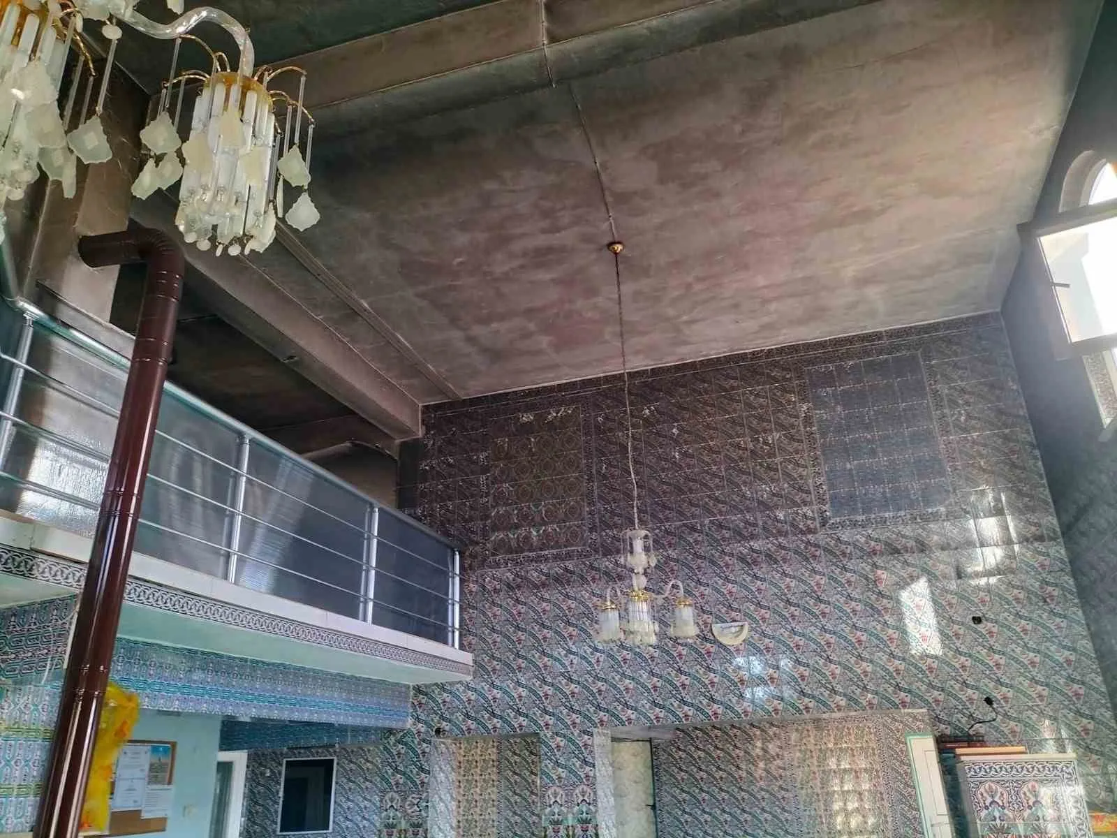 Çaycuma ilçesindeki camide çıkan nedeni belirsiz yangın büyük hasara neden