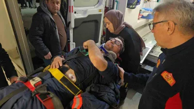 Ereğli'de çıkan çatı katı yangınında itfaiye eri yaralandı. Güner'in omzundan