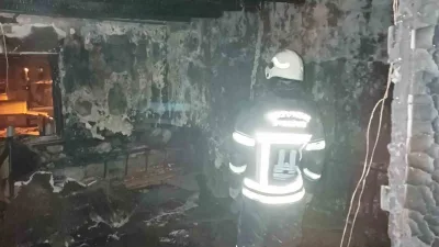 Erzurum'un Çat ilçesine bağlı Karaşeyh Mahallesi'nde meydana gelen yangında yatalak