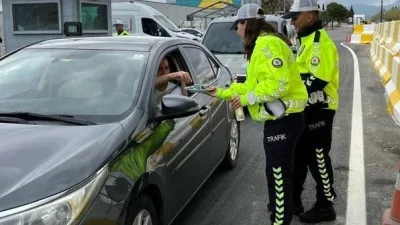 Bayburt Bölge Trafik Denetleme Şube Müdürlüğü ekipleri, bayram süresince sürücülere