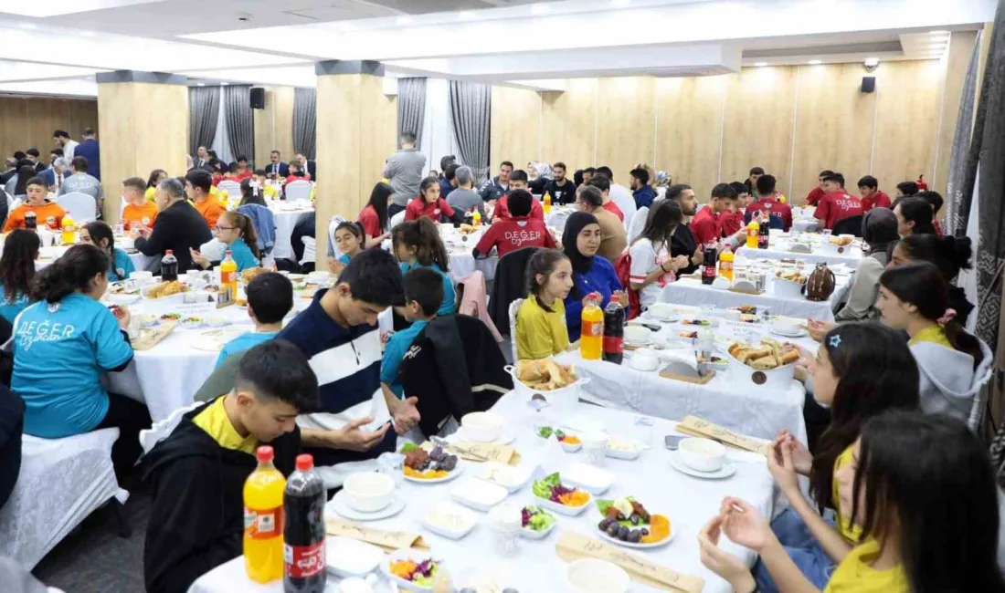 Erzincan'da Değer Spor Kulüpleri'nin iftar programında Vali Hamza Aydoğdu, il